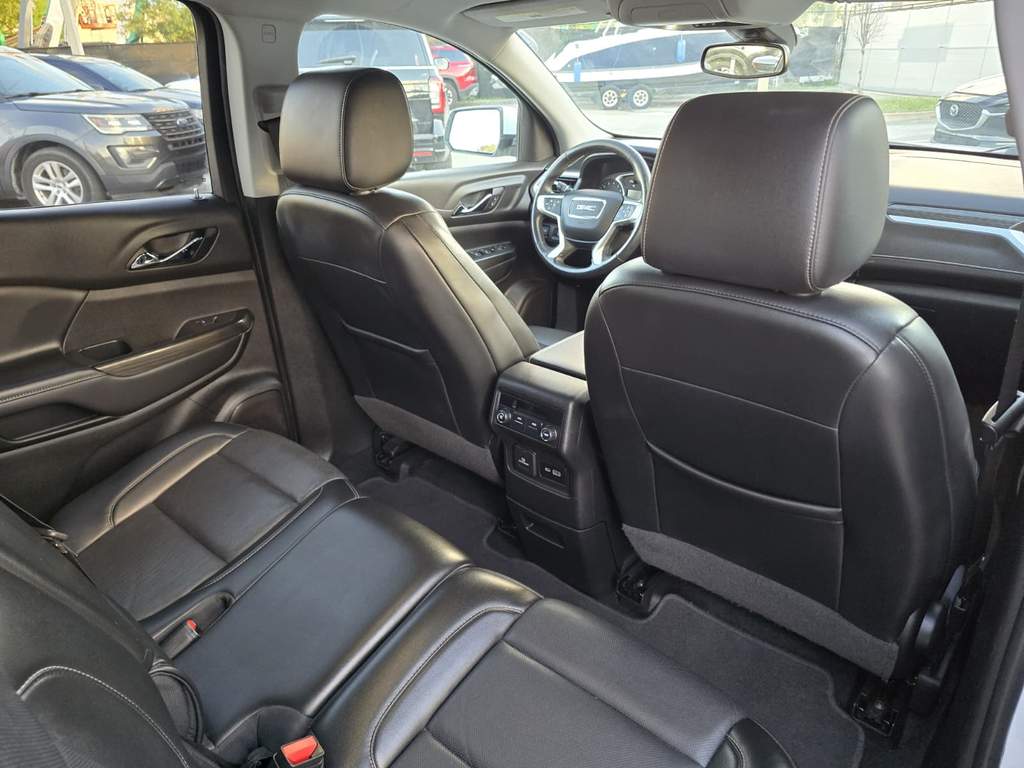2021 GMC ACADIA 7