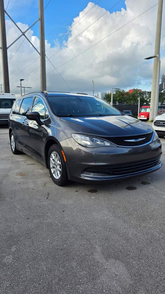 2020 CHRYSLER VOYAGER 3