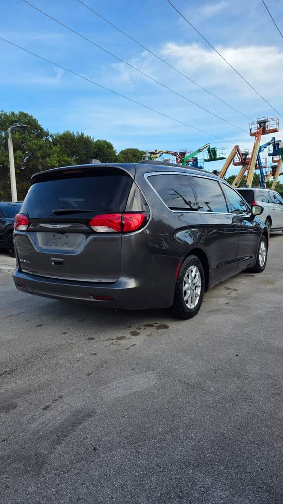 2020 CHRYSLER VOYAGER 6