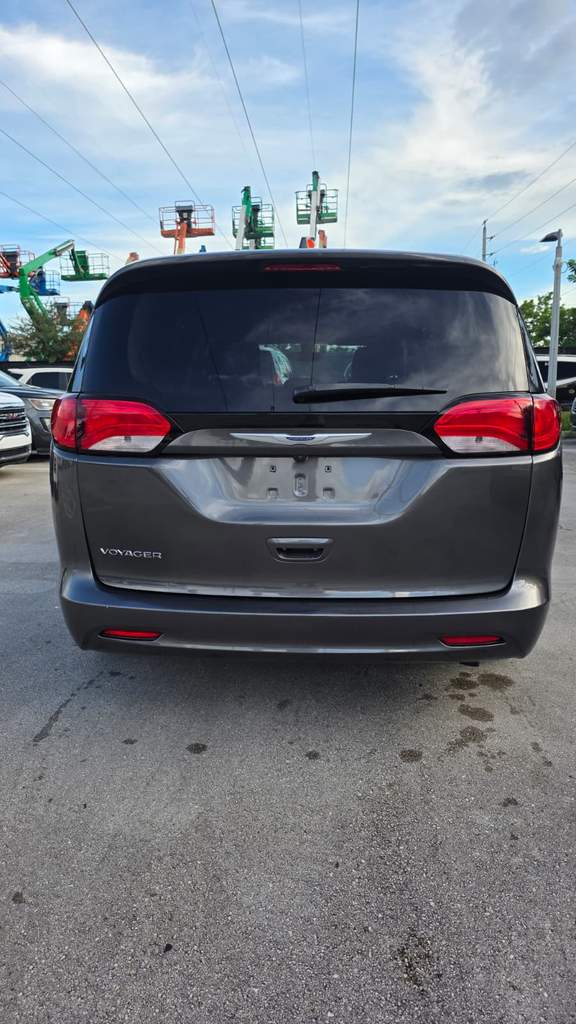 2020 CHRYSLER VOYAGER 7