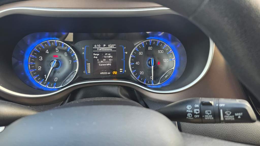 2020 CHRYSLER VOYAGER 8
