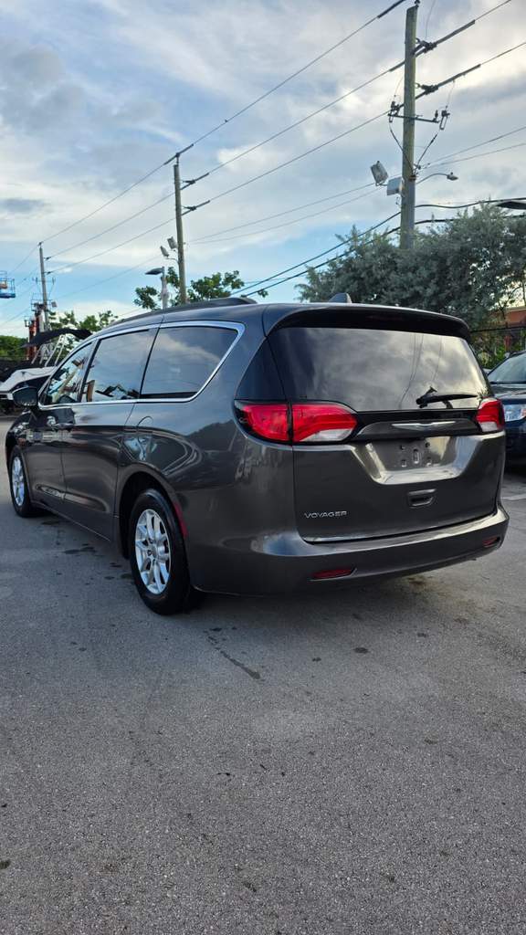 2020 CHRYSLER VOYAGER 9