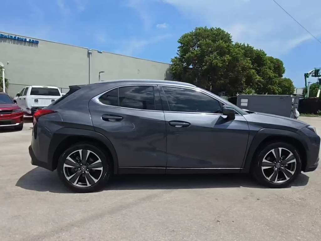 2022 LEXUS UX 3