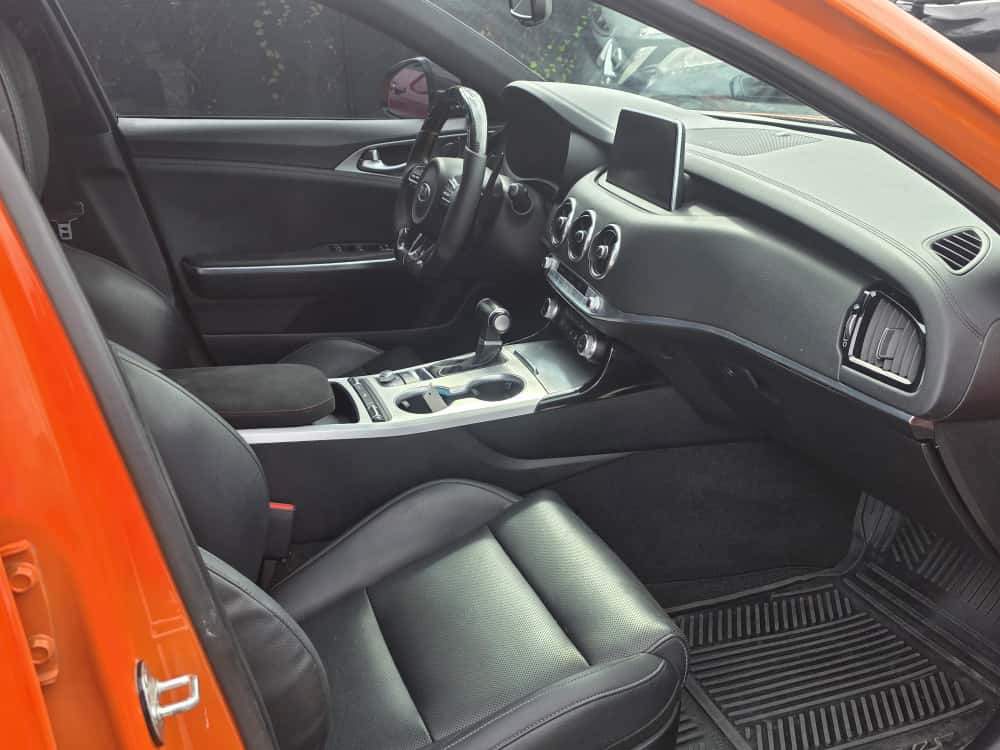 2019 KIA STINGER 4