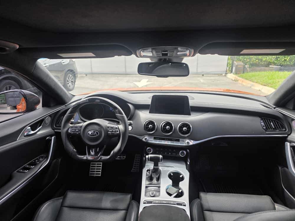 2019 KIA STINGER 10